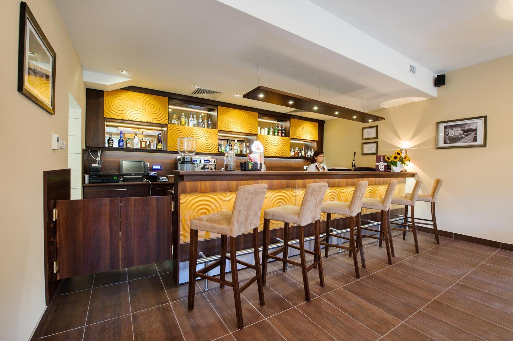 Hotel Trzebnica Ngoại thất bức ảnh