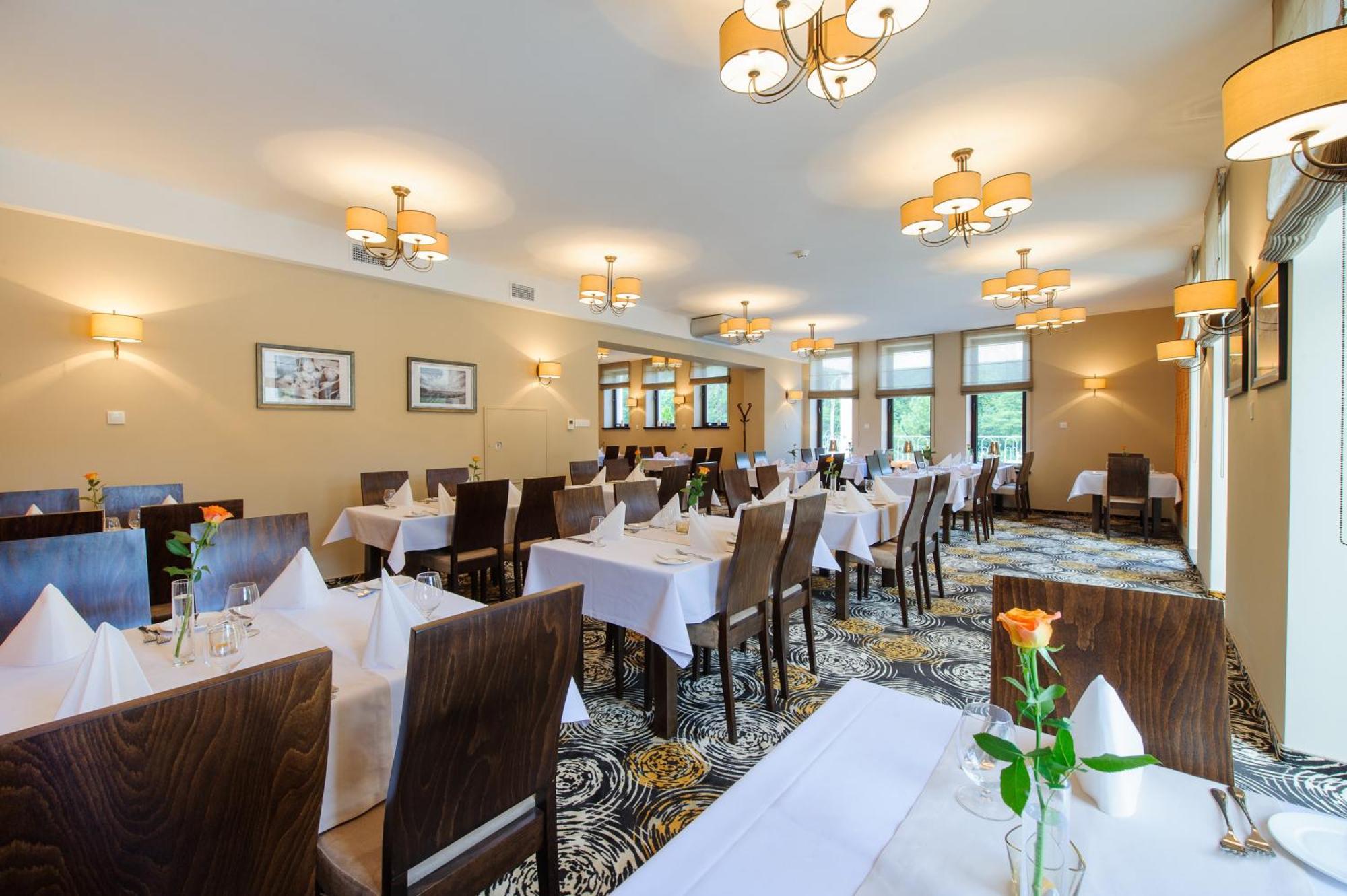 Hotel Trzebnica Ngoại thất bức ảnh