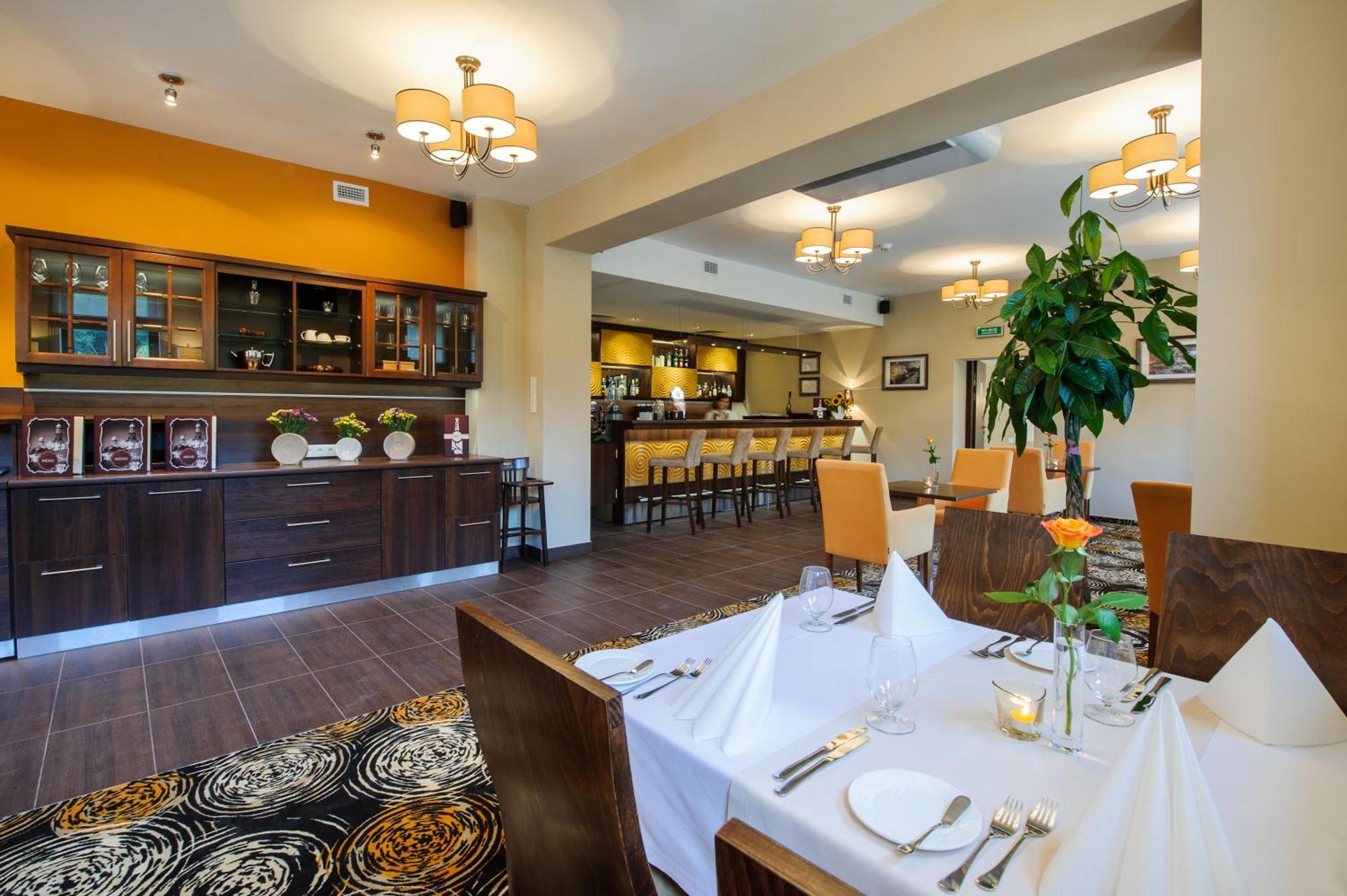 Hotel Trzebnica Ngoại thất bức ảnh