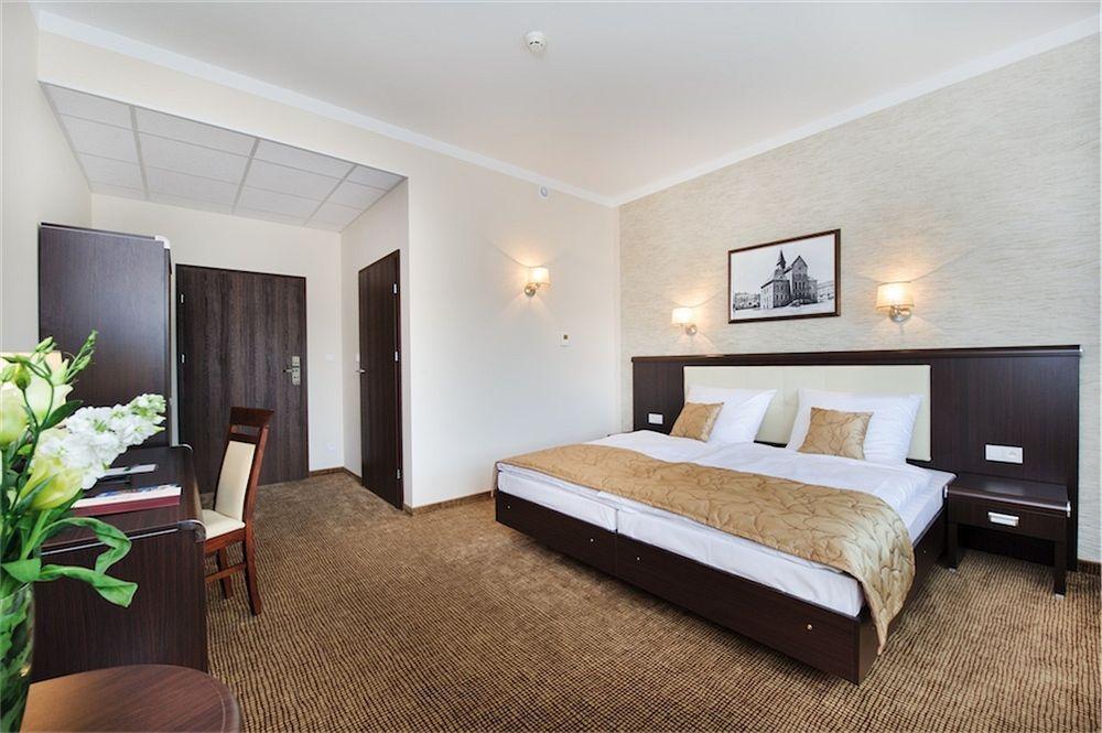 Hotel Trzebnica Ngoại thất bức ảnh