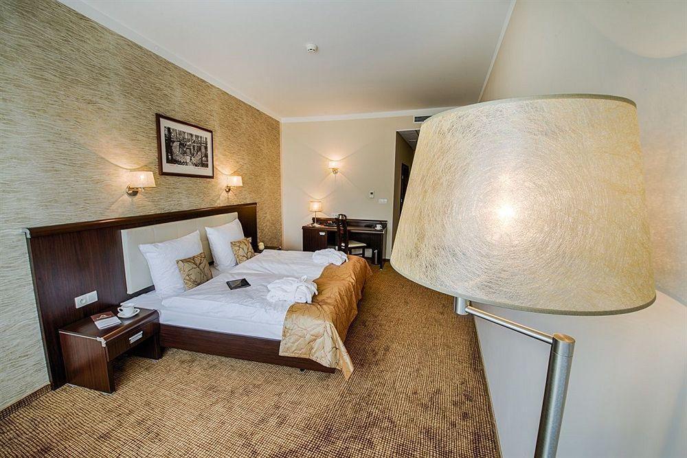Hotel Trzebnica Ngoại thất bức ảnh