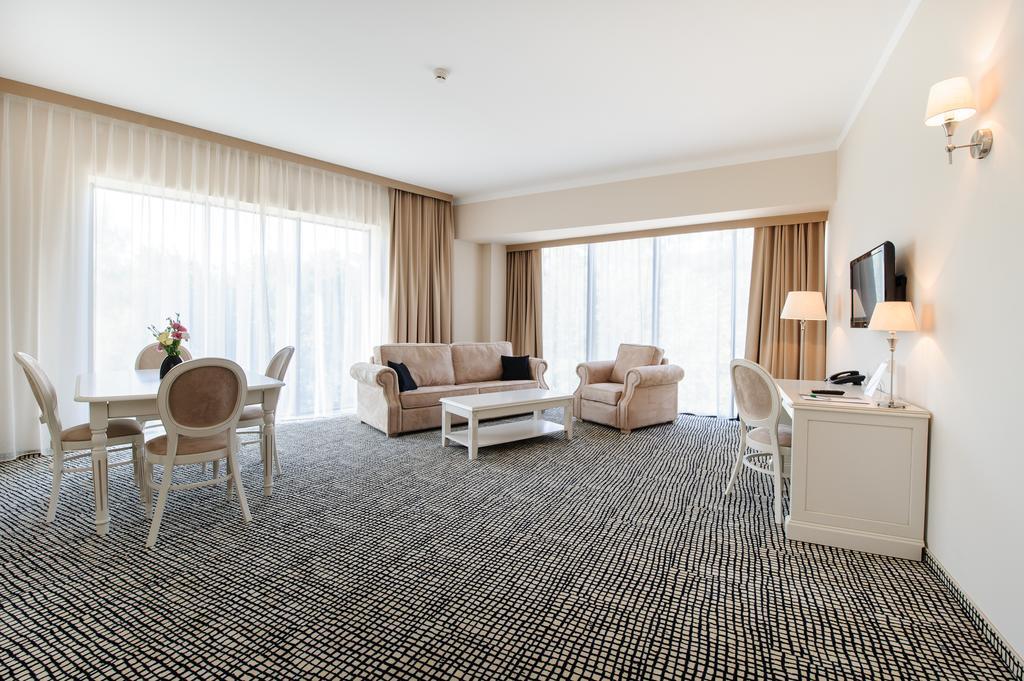 Hotel Trzebnica Ngoại thất bức ảnh