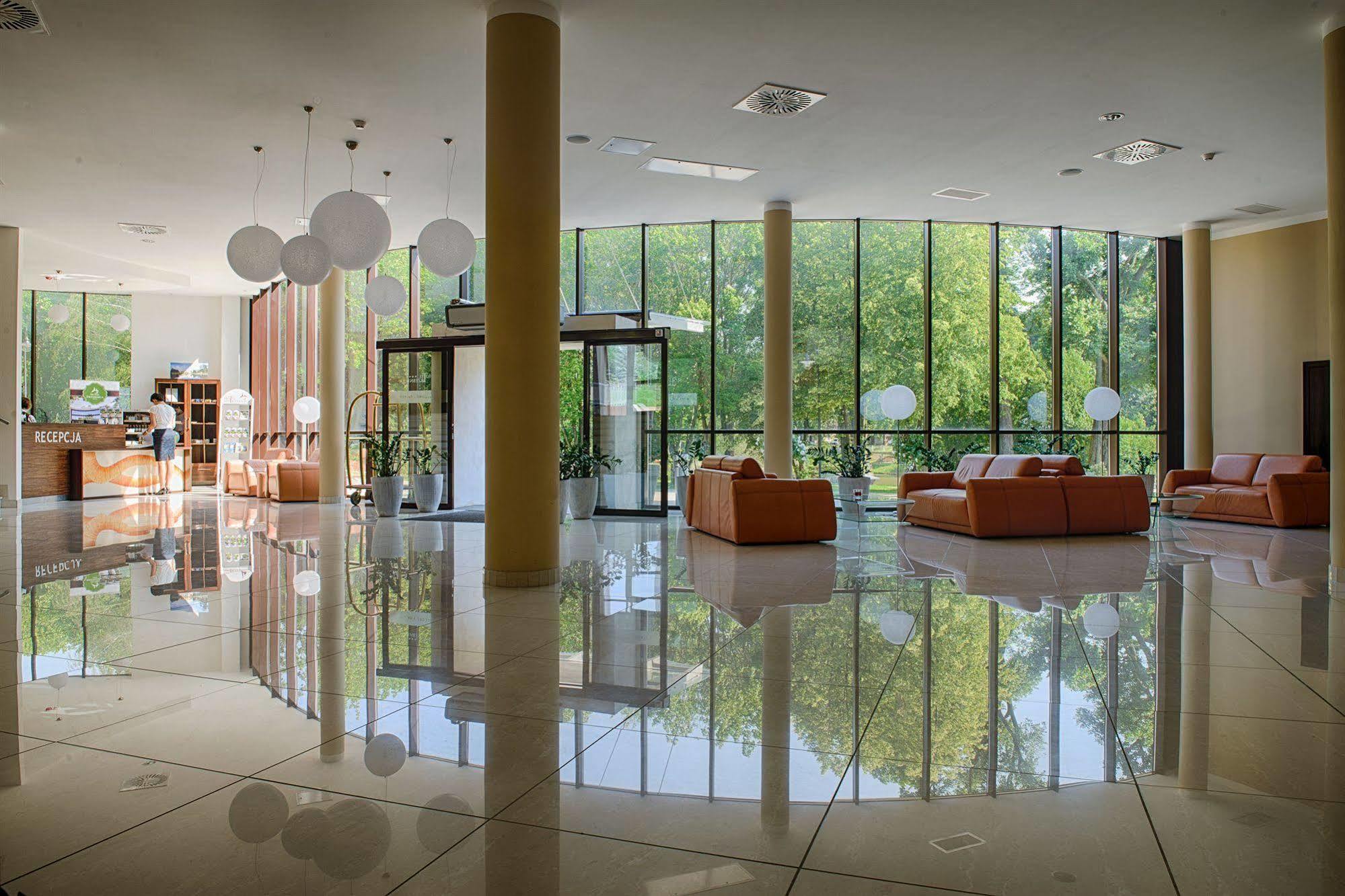 Hotel Trzebnica Ngoại thất bức ảnh