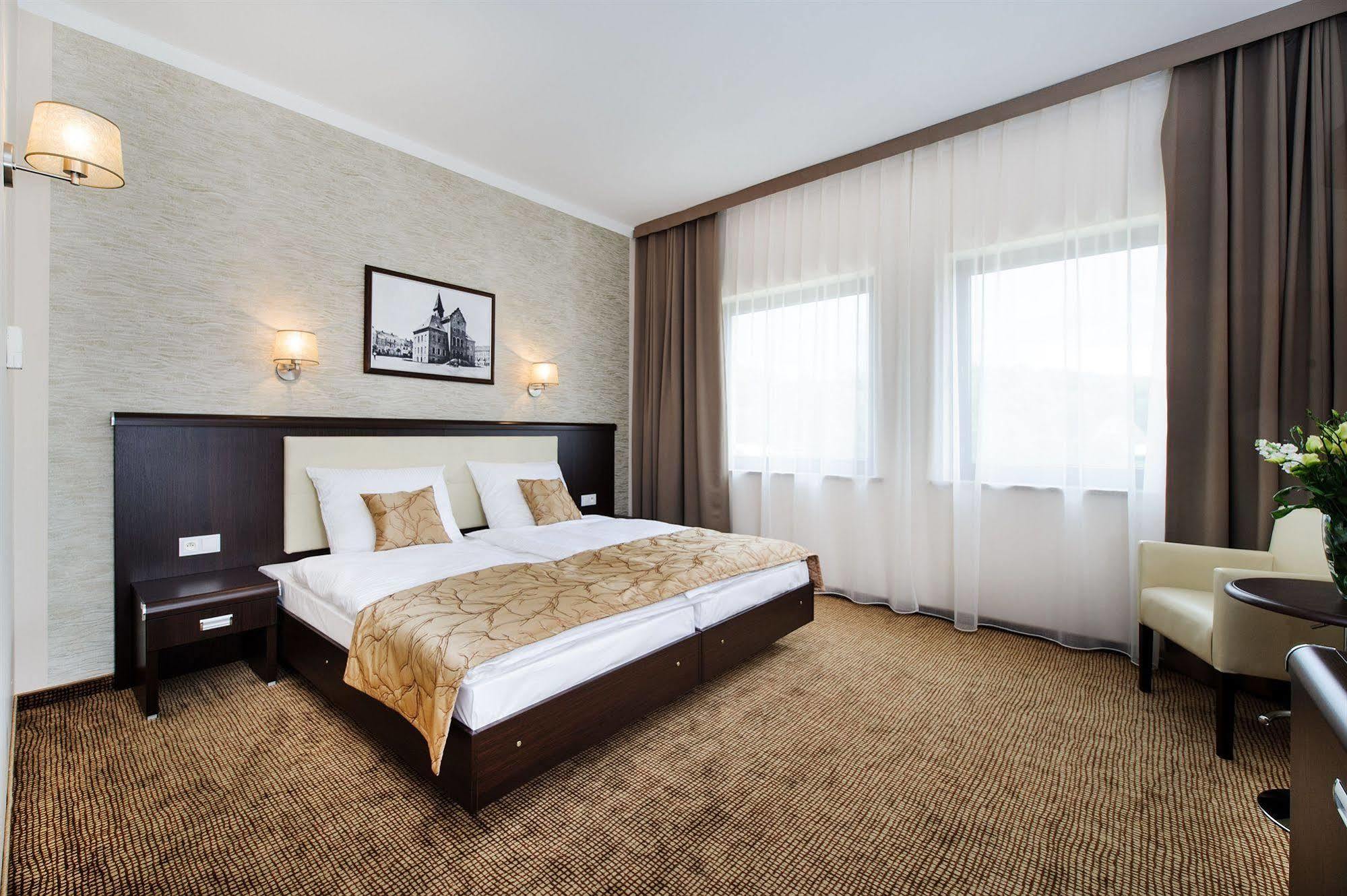 Hotel Trzebnica Ngoại thất bức ảnh