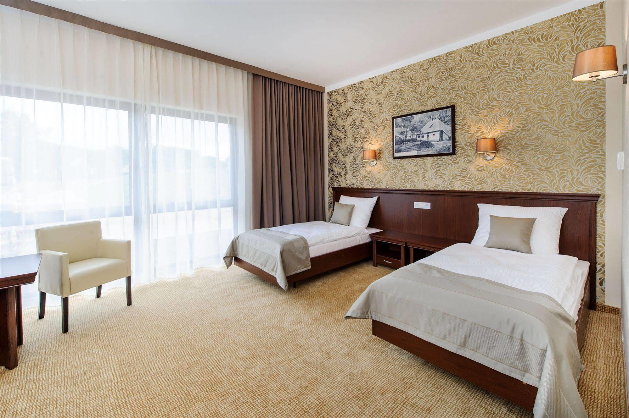 Hotel Trzebnica Ngoại thất bức ảnh
