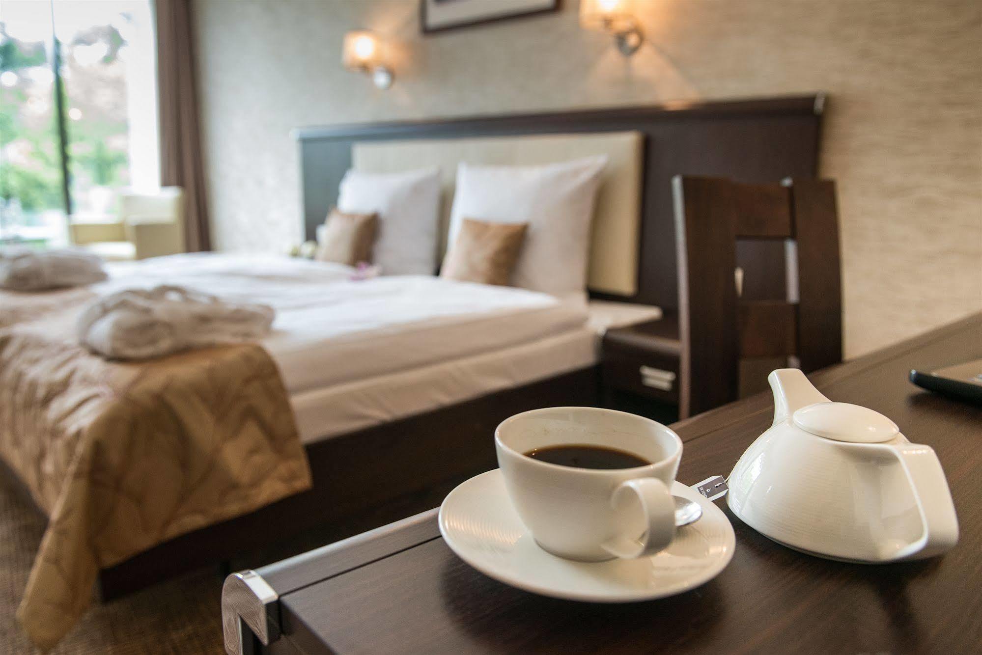 Hotel Trzebnica Ngoại thất bức ảnh