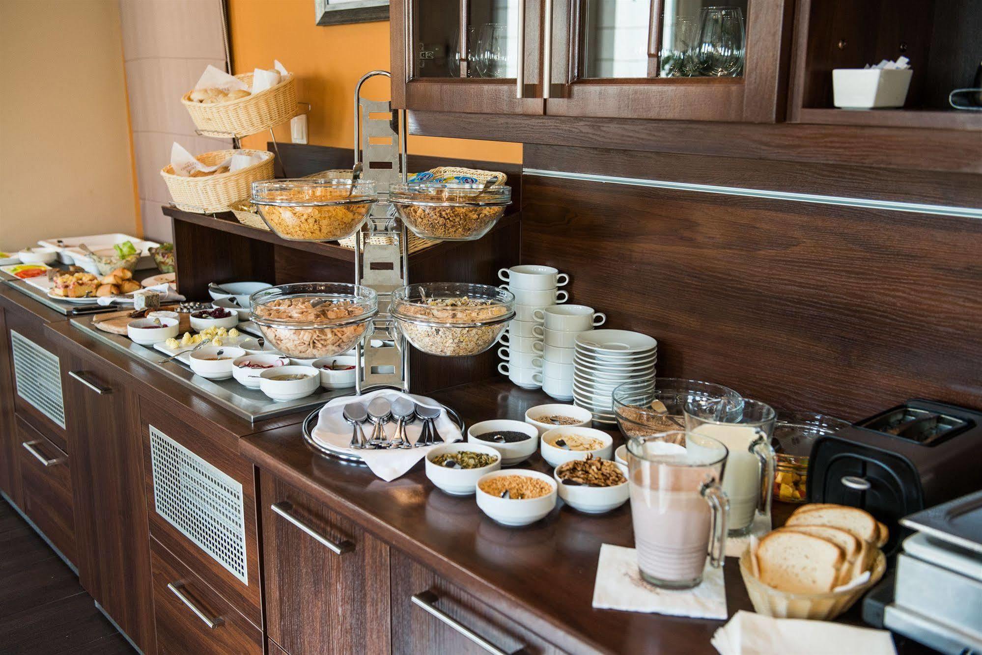Hotel Trzebnica Ngoại thất bức ảnh