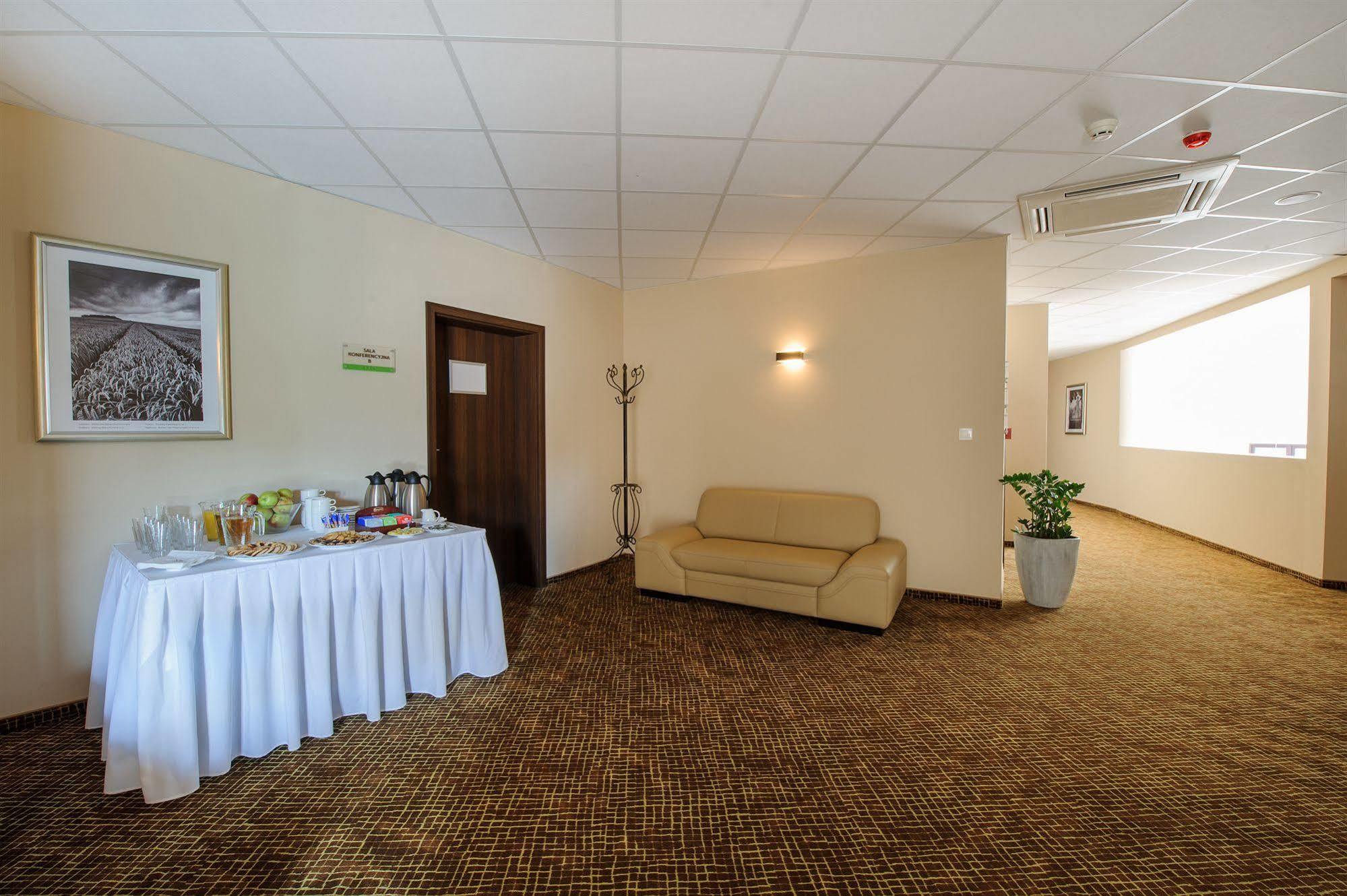 Hotel Trzebnica Ngoại thất bức ảnh