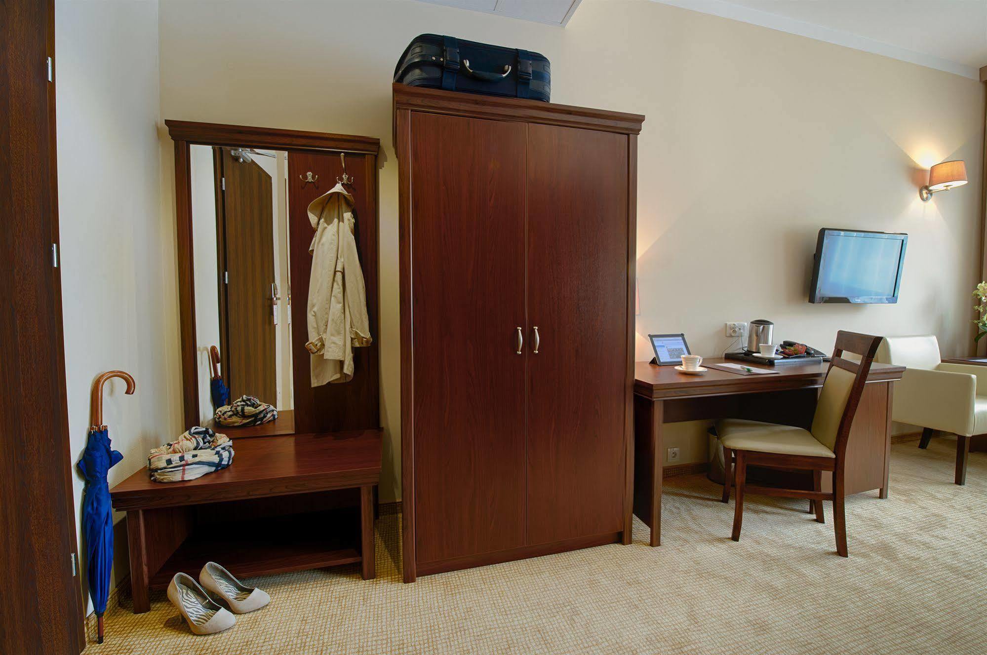 Hotel Trzebnica Ngoại thất bức ảnh